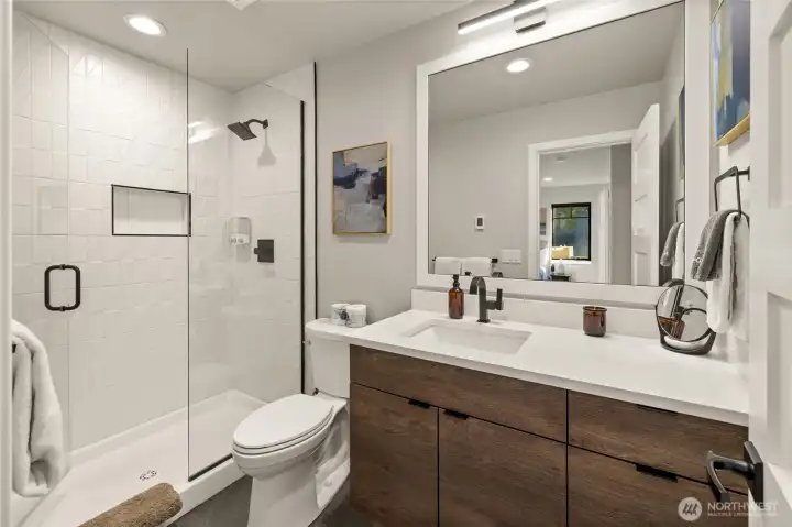 Upstairs ensuite bedroom 1