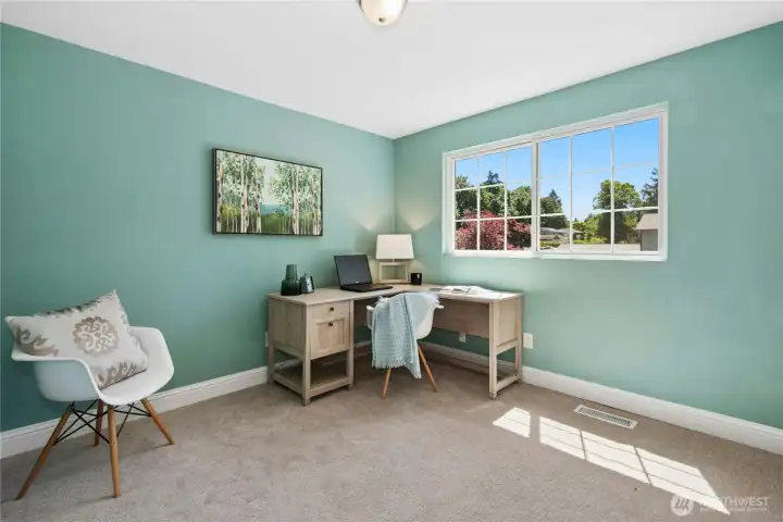 Large secondary bedroom