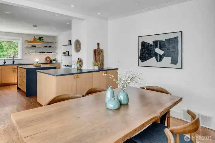 Dining Space for Everyday Living & Elegant Entertaining Dining Space for Everyday Living & Elegant Entertaining