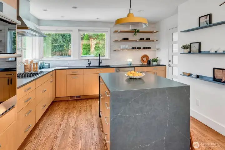 Center Island with Ample Prep Space Center Island with Ample Prep Space