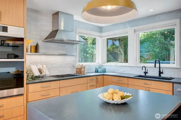Modern Kitchen with Functional Design Modern Kitchen with Functional Design