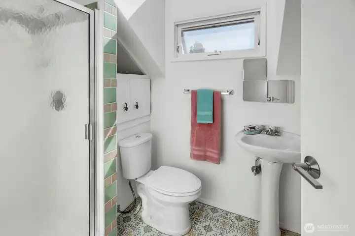 Three-Quarter Bath Three-Quarter Bath