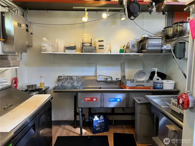 Fully equipped kitchen, this is the prep and wash station.