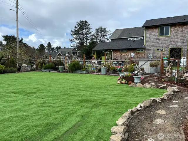 Large, fully fenced in front yard so if you have pets, they can enjoy romping without worry.