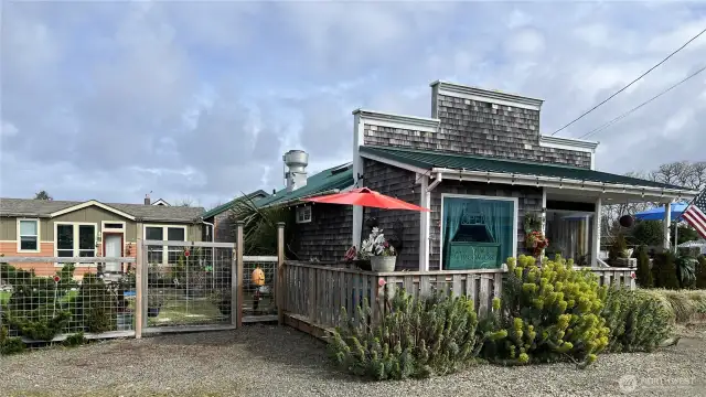 Right on the main street of Ocean Park, Bay Avenue.