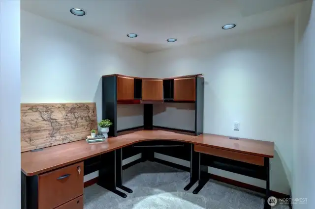 The den/optional 4th bed sits adjacent to the 3/4 bath