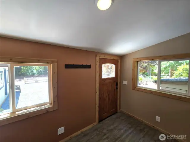 The home offers a large foyer / entry room.