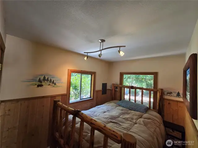 Nice 2nd bedroom.
