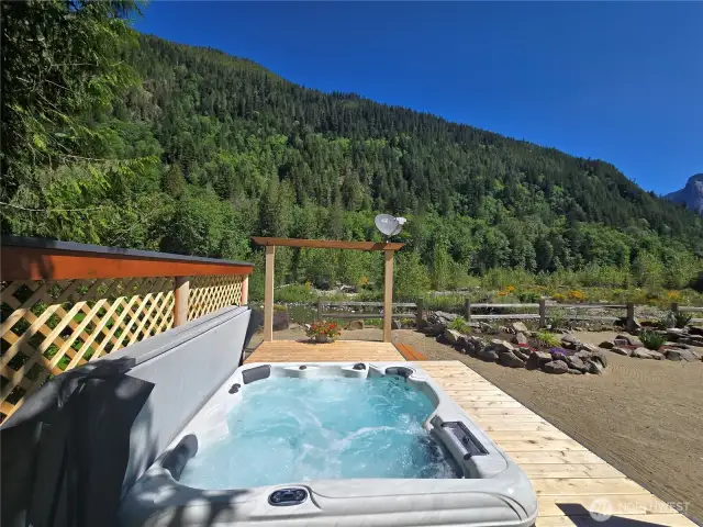 Be the 1st person to use this brand new hot tub!