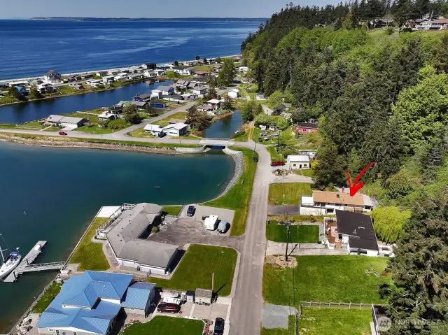 The only thing that separates your from the beach is a low traffic st, mainly used by neighbors.