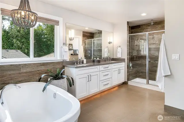 5-piece Primary en suite with soaking tub