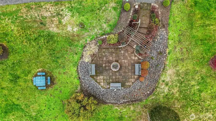 Shared Outside Space by Cowlitz River