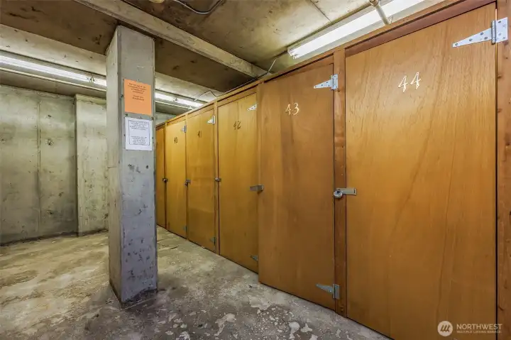Storage lockers