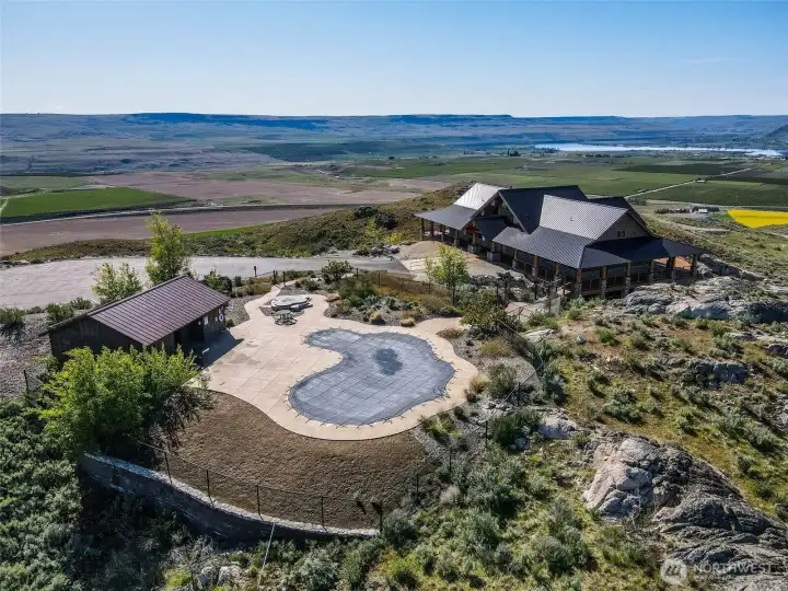 Community Lodge & Amenities