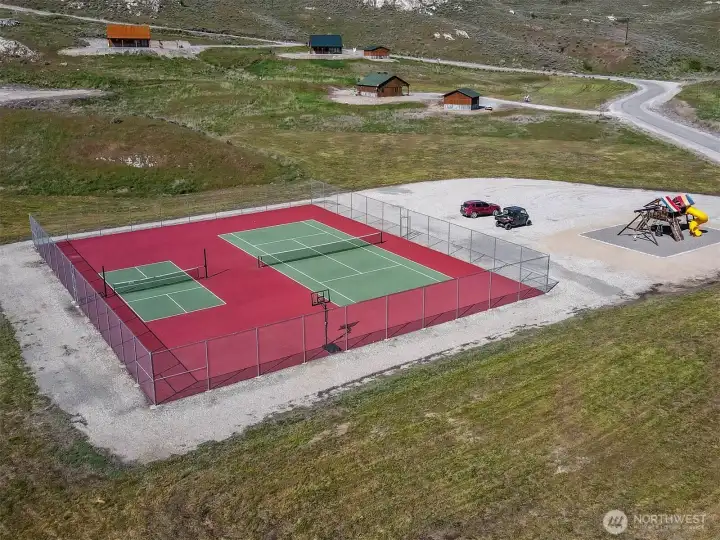 Community Tennis & Pickleball courts