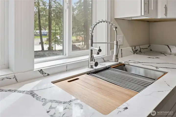 Workstation sink