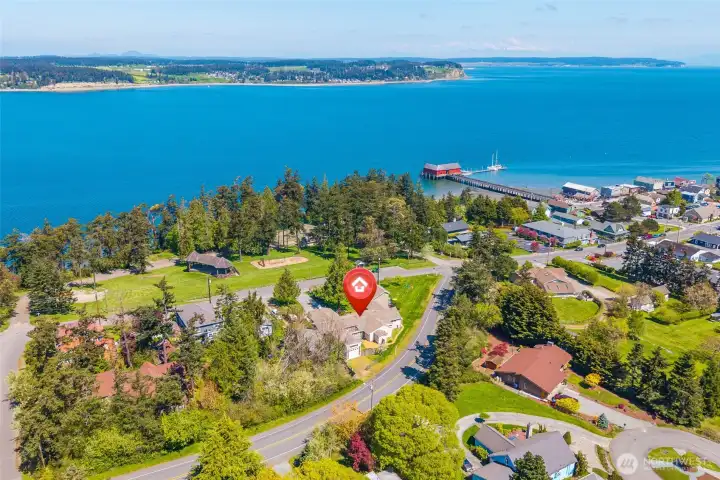 Stunning location in the charming town of Coupeville. Nestled in a quiet neighborhood, near to beaches, walking trails and the historic Coupeville waterfront shops & restaurant. This is a rare gem!
