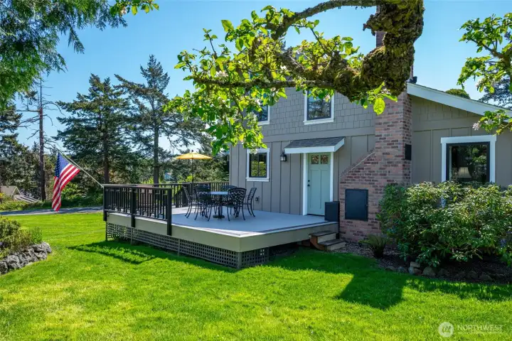 Beautiful composite decks off the kitchen area.