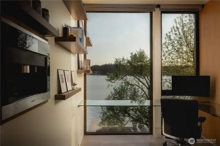 Set against the lake, where focus settles in and daily rhythm follows.