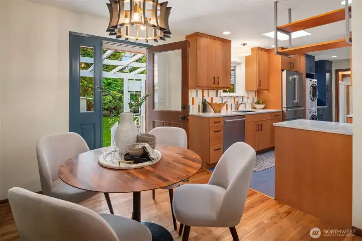 Dining area close to the kitchen and with easy access to the back yard. Dining area close to the kitchen and with easy access to the back yard.