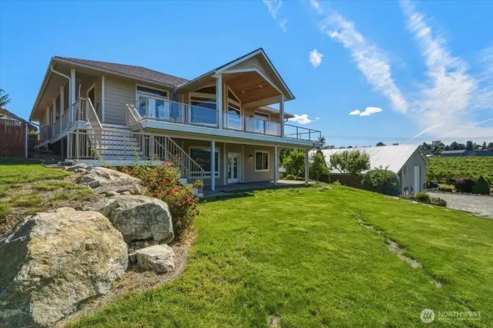 Beautiful architecture complemented by mature landscaping and exceptional outdoor living spaces. Beautiful architecture complemented by mature landscaping and exceptional outdoor living spaces.