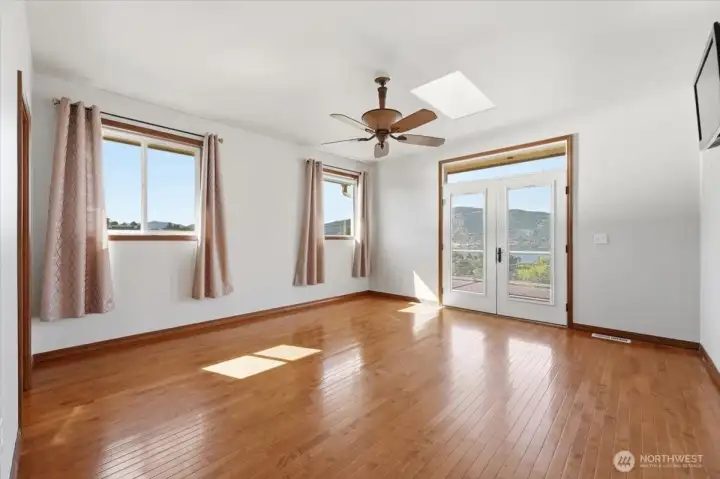 Large windows bring natural light indoors while framing unforgettable views. Large windows bring natural light indoors while framing unforgettable views.