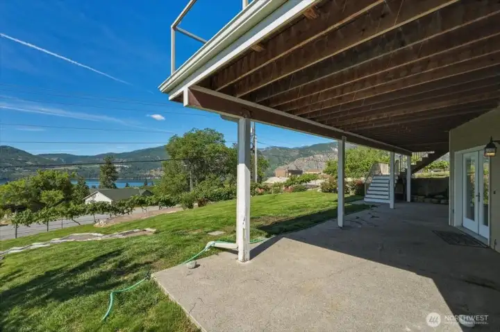 Enjoy panoramic lake and mountain views from one of the property's premier gathering spaces. Enjoy panoramic lake and mountain views from one of the property's premier gathering spaces.