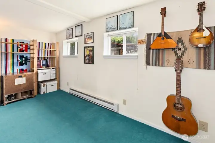 The heated studio provides a perfect work-from-home/office or retreat
