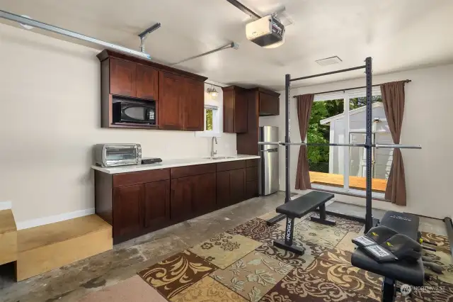 Garage/Studio/Flex-Space features kitchenette with quartz counters