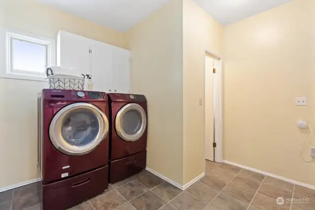 Mudroom with large laundry space and 1/2 bath