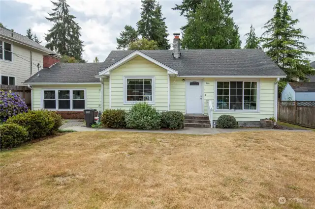 Adorable craftsman home waiting for your special touches.