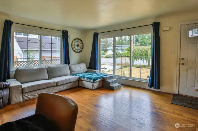 Living room with hardwood floors and coved ceiling.