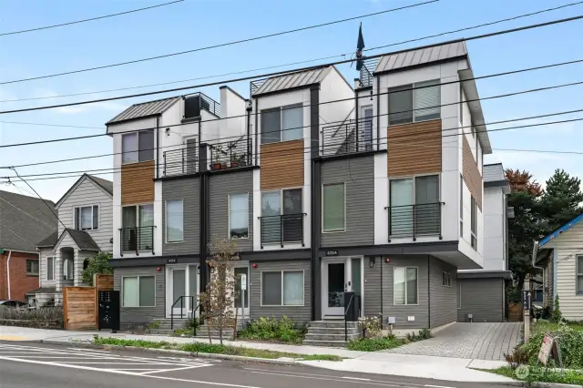 Welcome to the epitome of urban living in this immaculate Green Lake townhome!