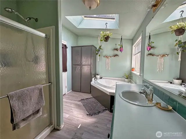 En suite bathroom with skylight and frosted window