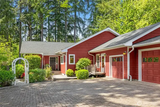 13835 Manzanita Road is a lovely 2400 sf one-level home on a gracious and private .62 acre lot.