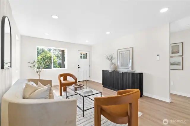 Living Room/Entry