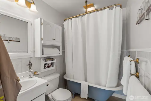 Main level bath