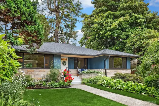 Immaculately maintained mid-century on dead end street