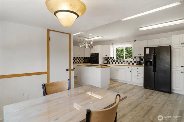 Kitchen & Dining Area