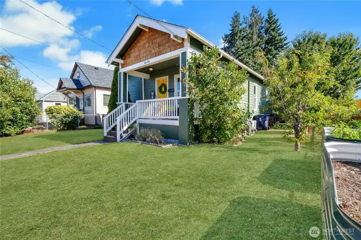 Abundant fruit trees and raised garden beds—ready for your green thumb and farm-to-table living!
