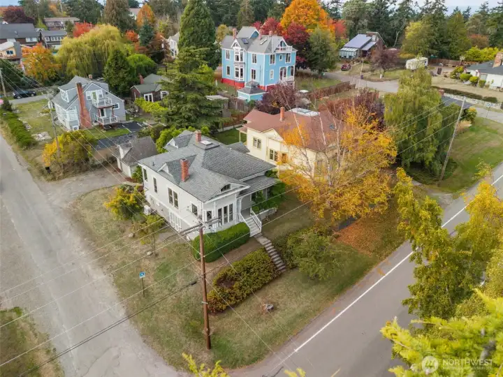 Beautifully Maintained Exterior.