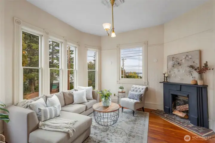 Sunlight pours into the Living Room through bay windows and enjoy water views!