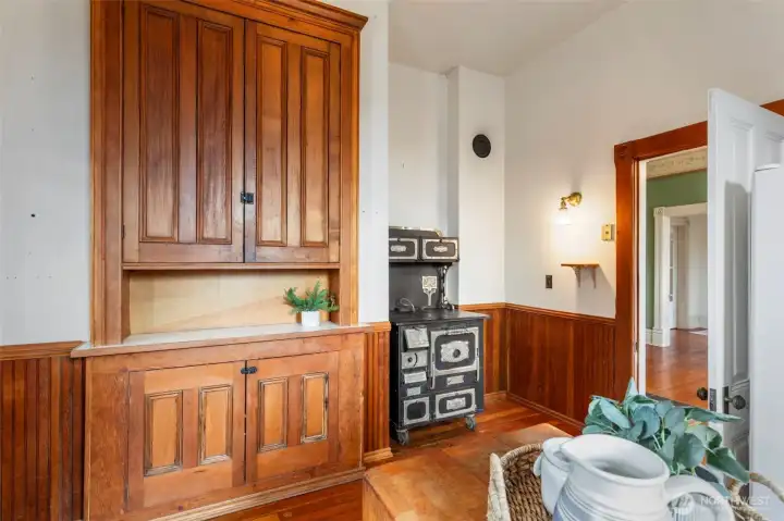 Formal pantry and tons of storage.