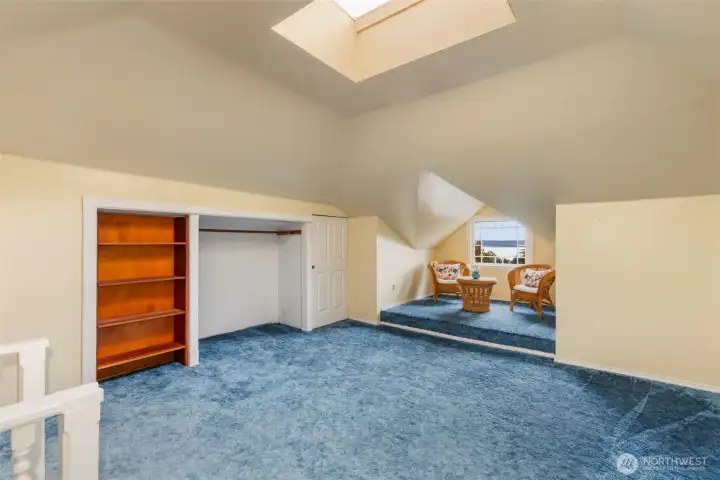 Large flex space for office, bedroom, studio and more!