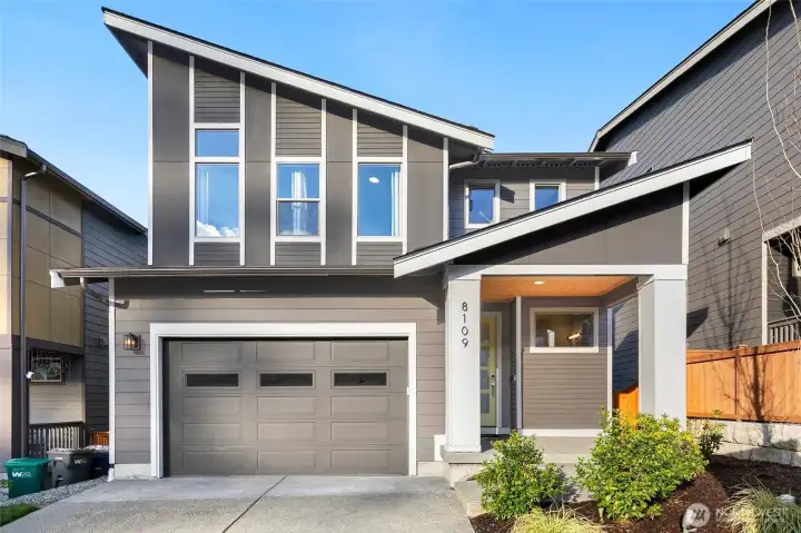 Beautiful move-in ready view home at Brasswood.