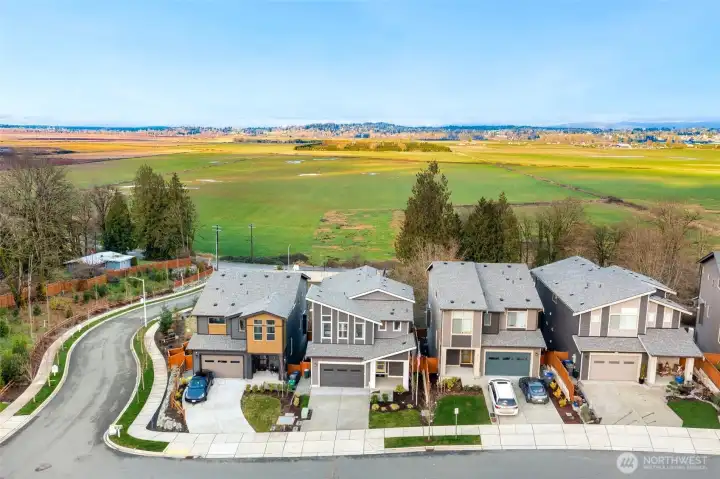 Year-round views of the Snohomish River Valley.