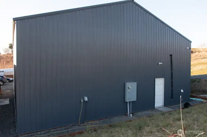 200 of 400 amps are allocated to the shop with RV hook-ups.