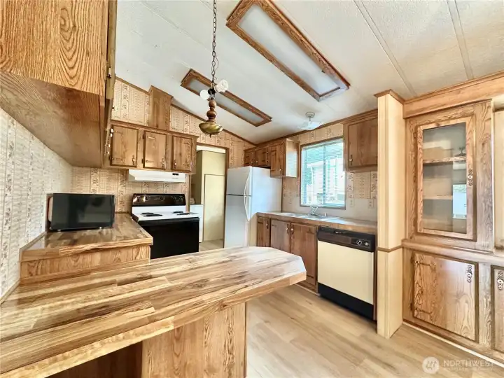 Kitchen with eating bar