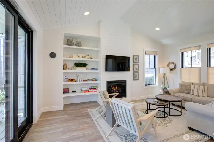 Open the doors to the left and let the salt air in! You can't beat the smell of the trees while you listen the birdsong and lapping waves.