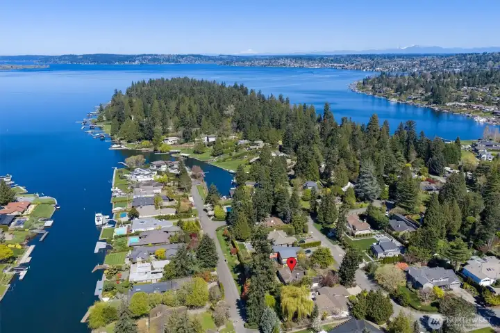 Potential driveway access from Hunts Point Cir or Fairweather Place directly behind, a block off the water. Potential driveway access from Hunts Point Cir or Fairweather Place directly behind, a block off the water.